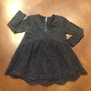 Monoreno Charcoal Gray Knit Baby-Doll Tunic w Crocheted Overskirt Sz S